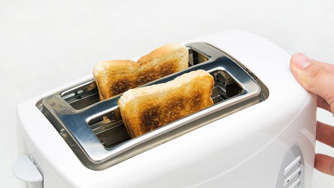 toast in two slice toaster